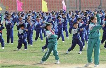 "毒校服"事件警示深圳工作服定做不可忽視面料安全