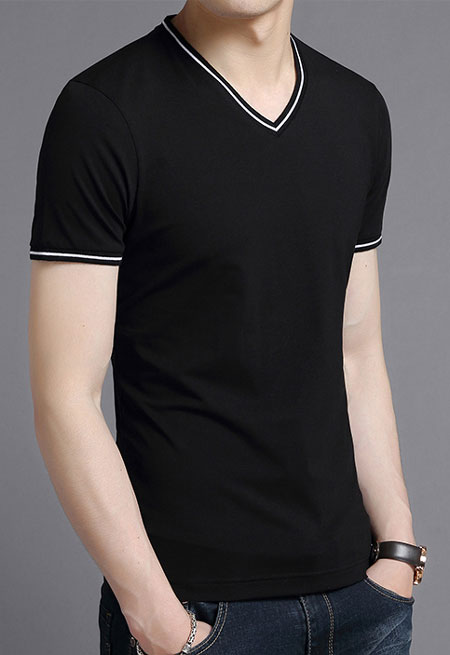 純黑色V領T恤衫定制模特氣質效果圖二